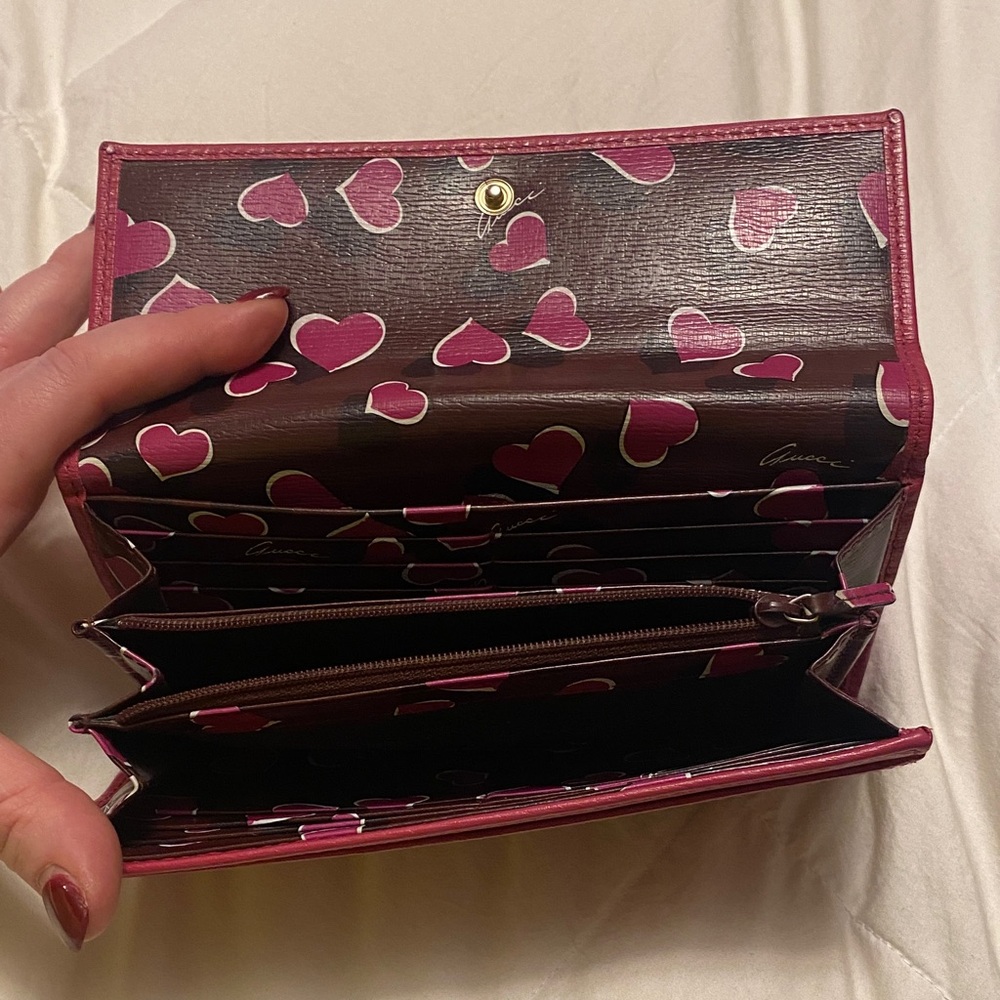 Gucci Pink Wallet with Gold Heart Accent - Picture 2 of 5